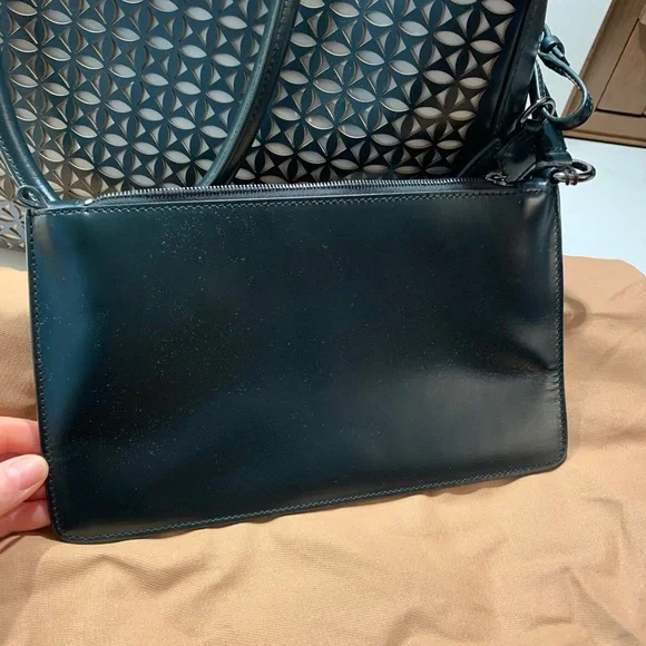 NWT Alaia Large Laser Cut Handbag with pouch and mirror. Black. $3500 retail - Picture 12 of 17